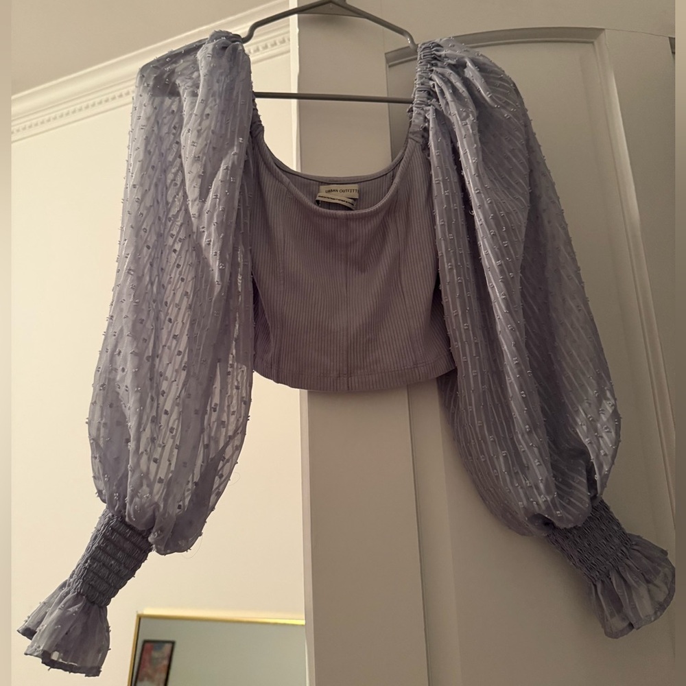 Urban puff long sleeve top size small